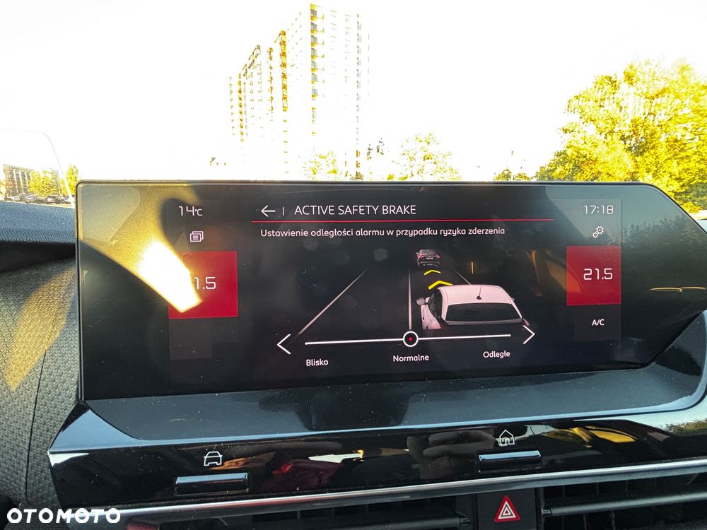 Citroën C4 PureTech 130 Stop&Start EAT8 SHINE - 23