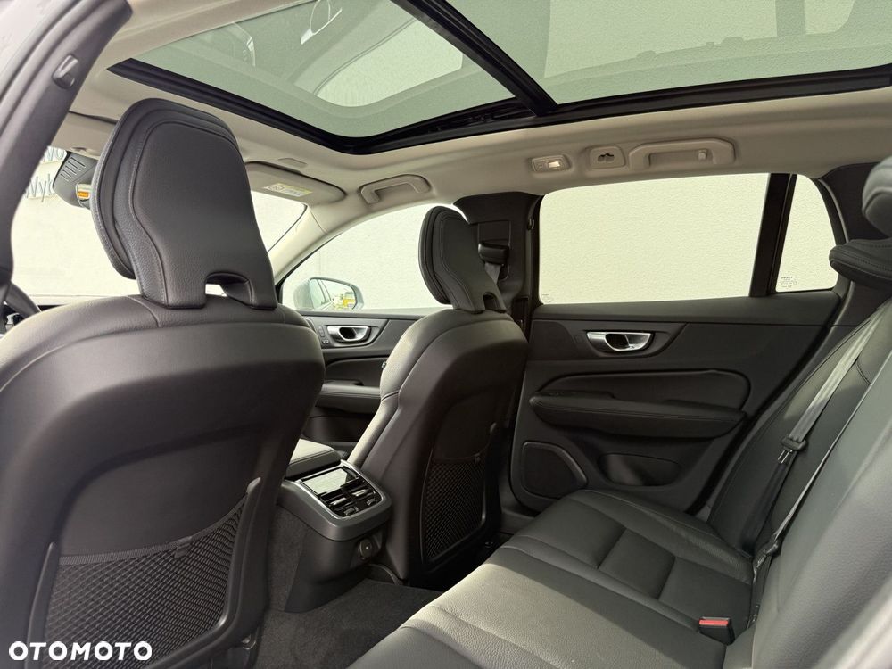 Volvo V60 Cross Country - 26