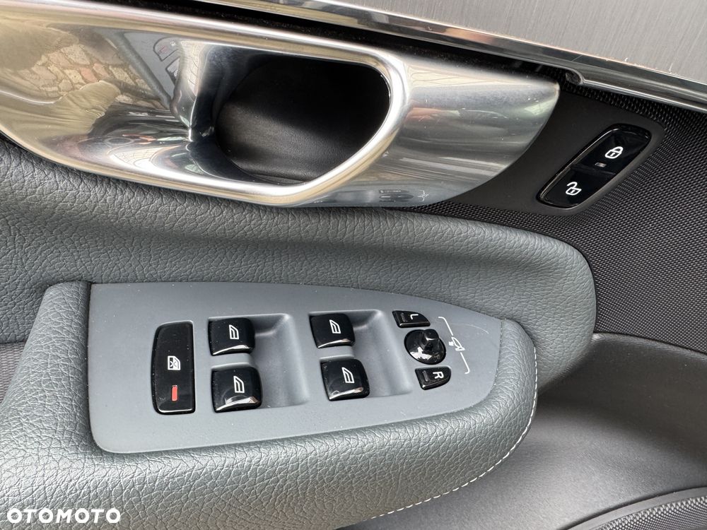 Volvo XC 90 T8 AWD Recharge Geartronic Inscription Edition - 10