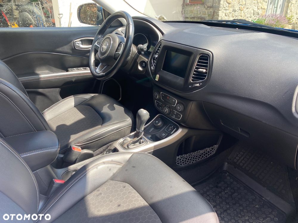 Jeep Compass - 10