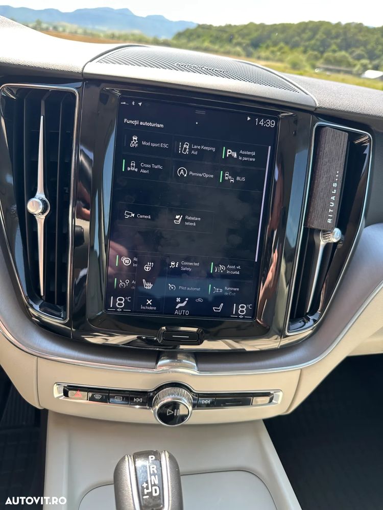 Volvo XC 60 D4 Momentum Pro - 21