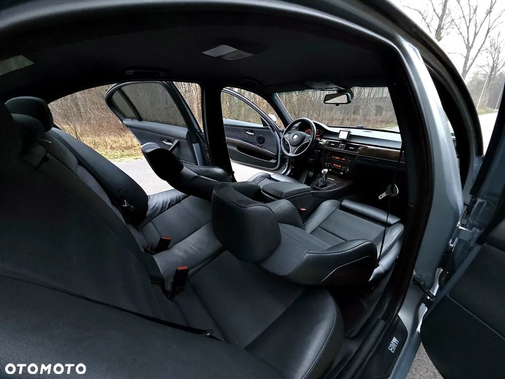 BMW Seria 3 320i - 40