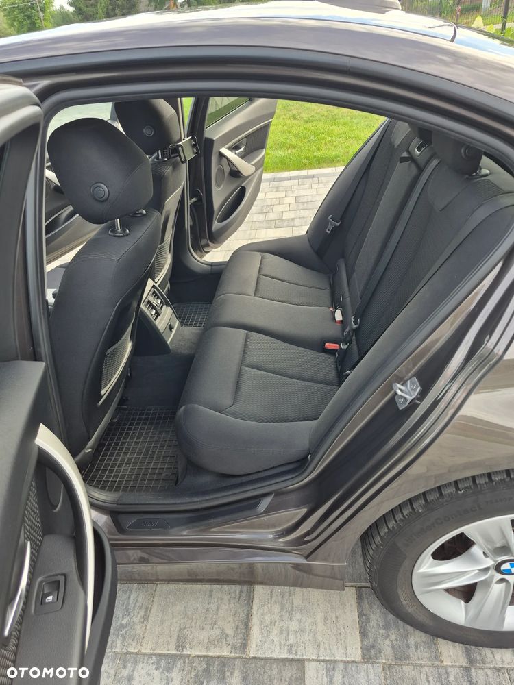 BMW Seria 3 316d - 14