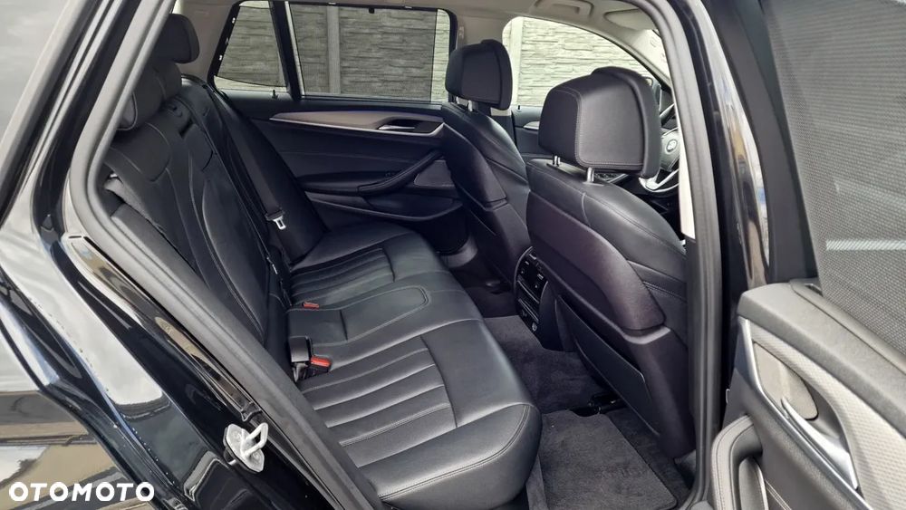 BMW Seria 5 530d Touring Sport Line - 26