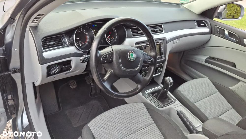 Skoda Superb 2.0 TDI PD Ambition - 17