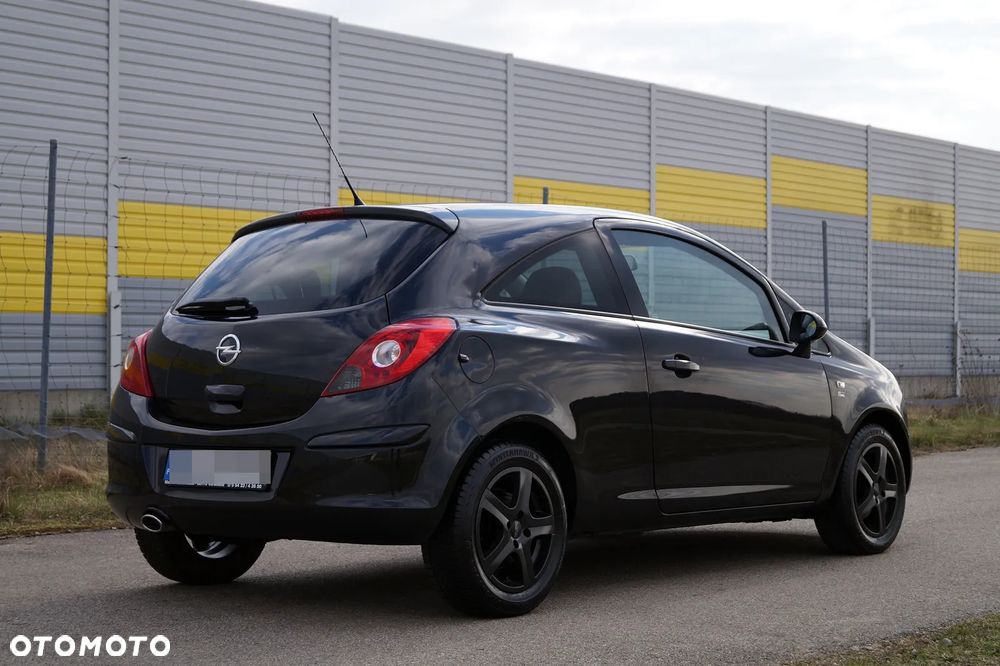 Opel Corsa 1.4 16V Cosmo - 9