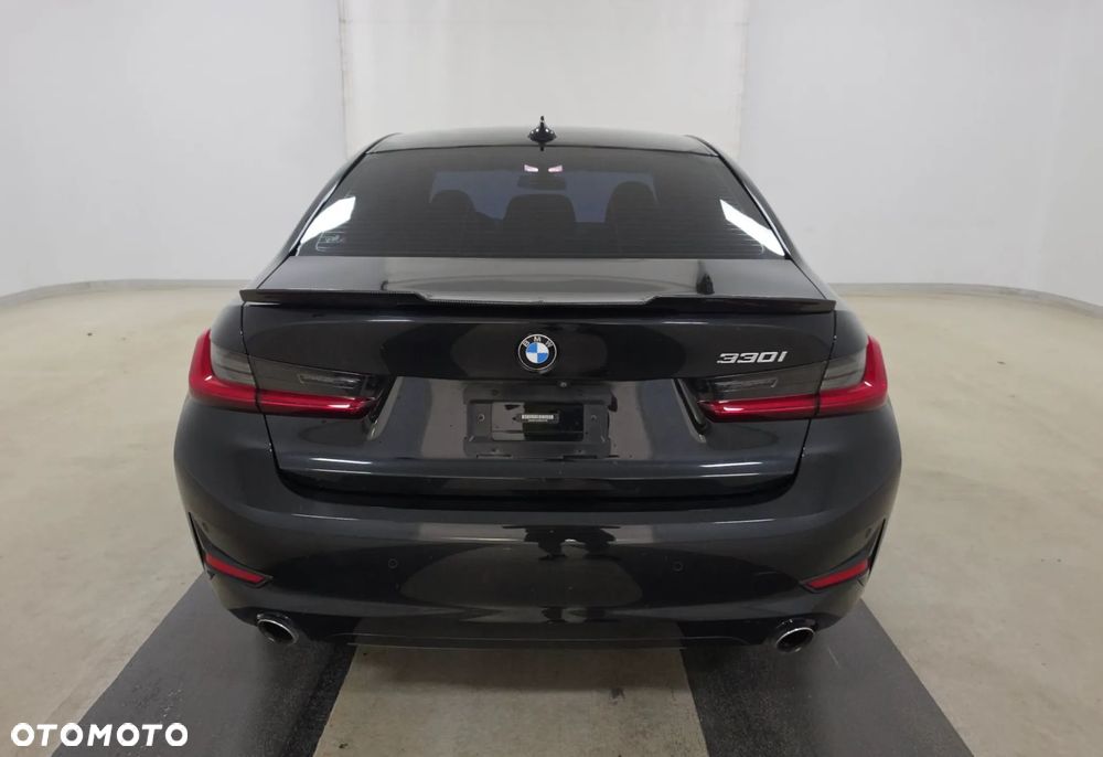 BMW Seria 3 330i M Sport - 6