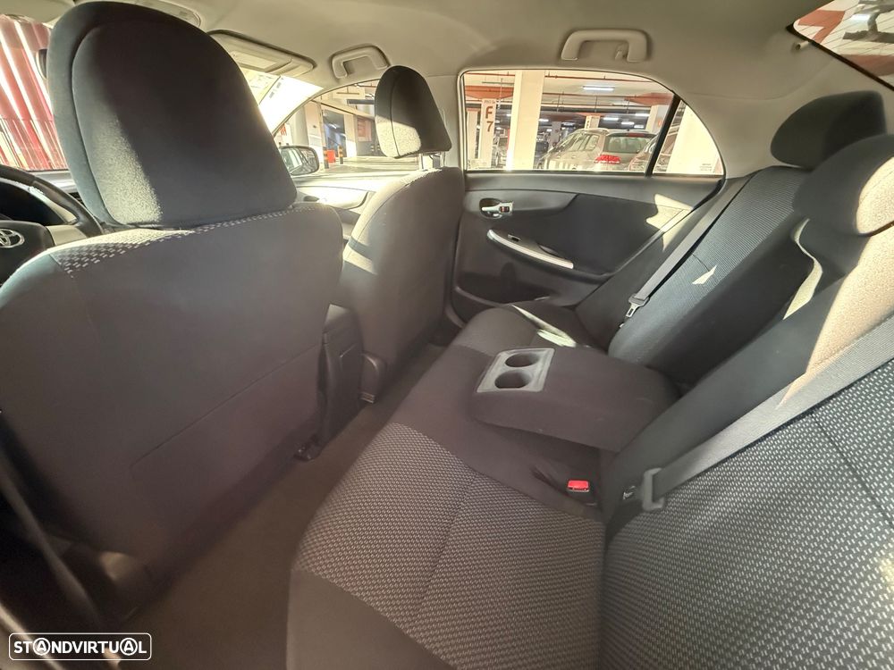 Toyota Corolla 1.4 D-4D Sol+PM - 11