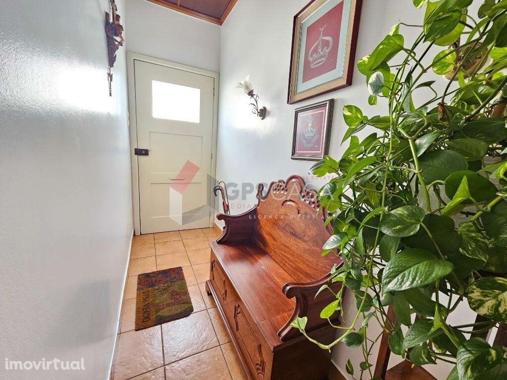 Moradia T3 com jardim e garagem, a poucos minutos do Centro da Praia d - Grande imagem: 2/34