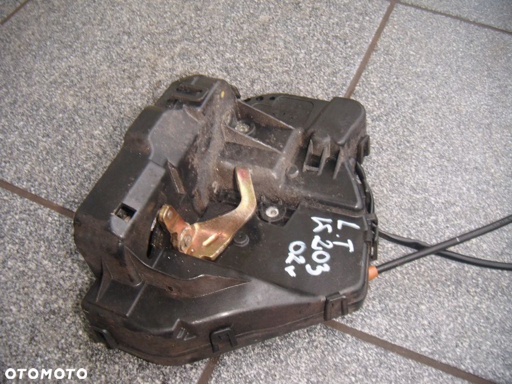 mercedes c klasa w203 03r zamek drzwi lewy tył - 1