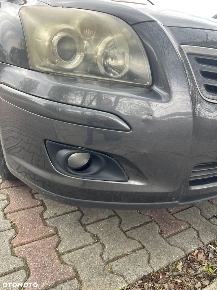 Toyota Avensis - 8