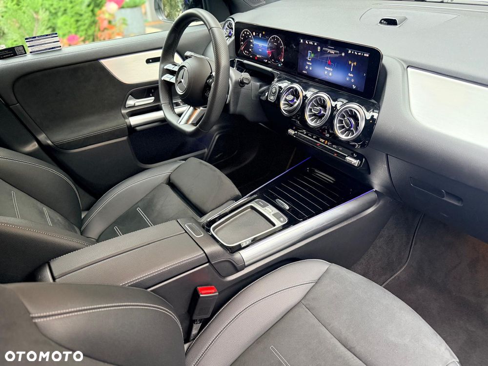 Mercedes-Benz GLA - 32