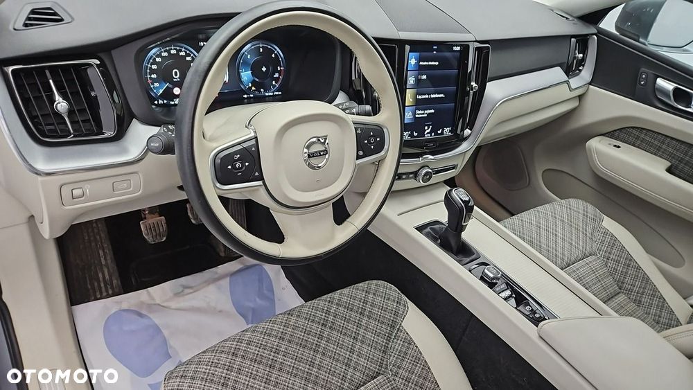 Volvo XC 60 D3 Momentum Pro - 10