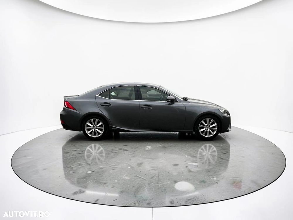 Lexus Seria IS Luxury Line - 5