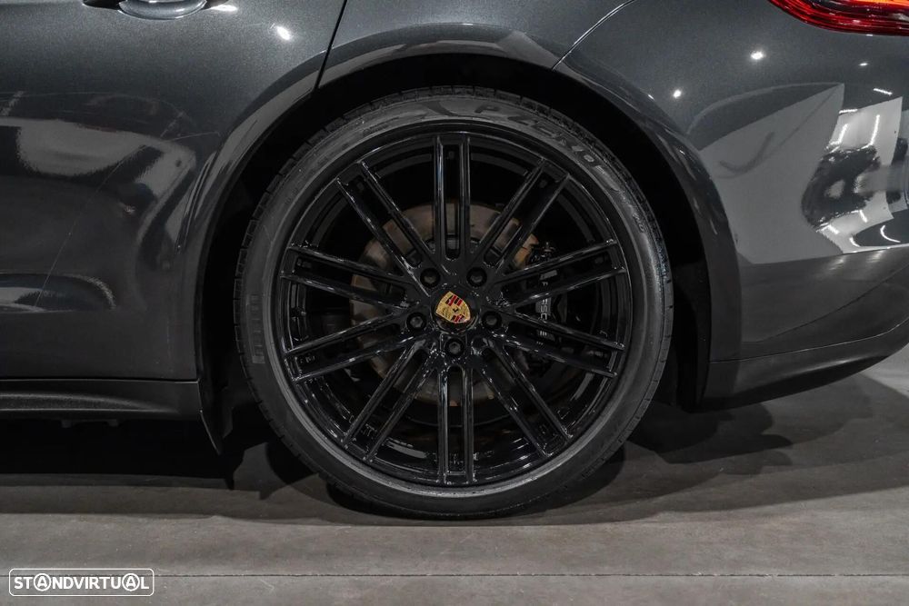 Porsche Panamera 4 E-Hybrid - 33