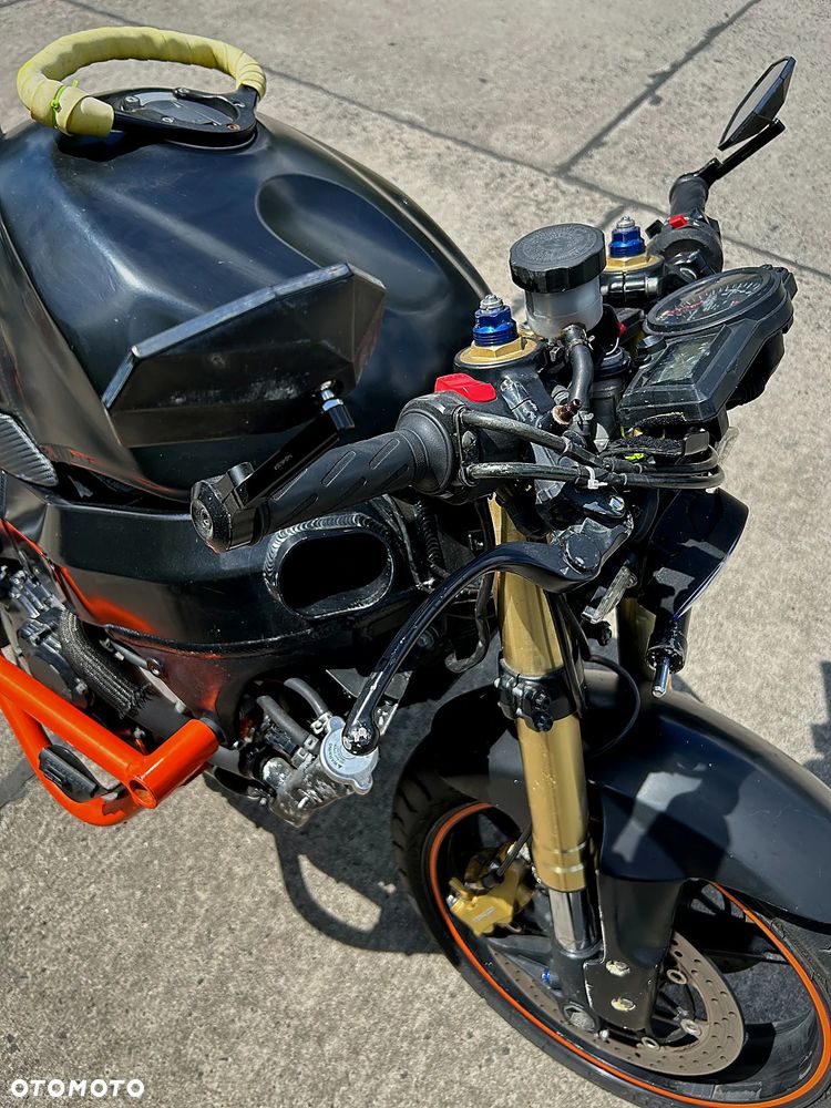 Suzuki GSX-R - 10