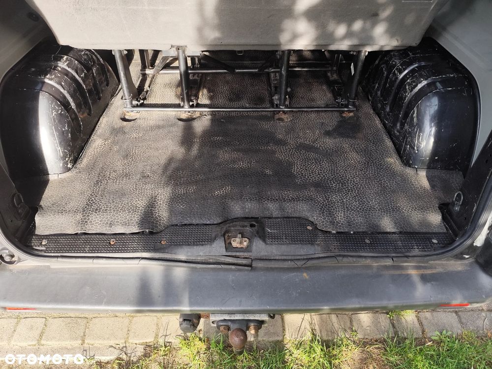 Renault Trafic Passenger - 4