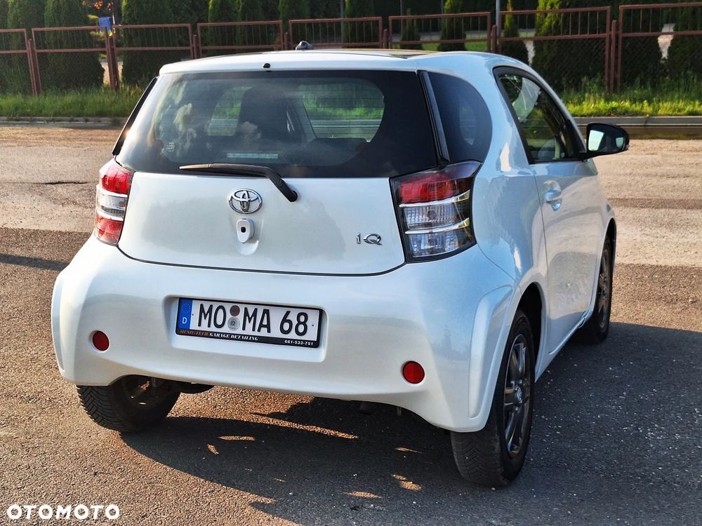Toyota iQ 1.0 + - 18