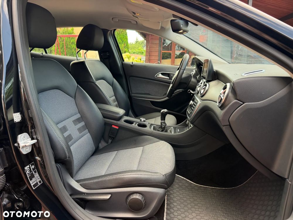 Mercedes-Benz GLA 200 Urban - 19