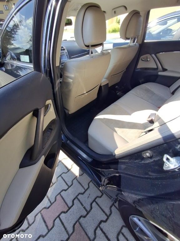 Toyota Avensis 1.8 Premium - 18