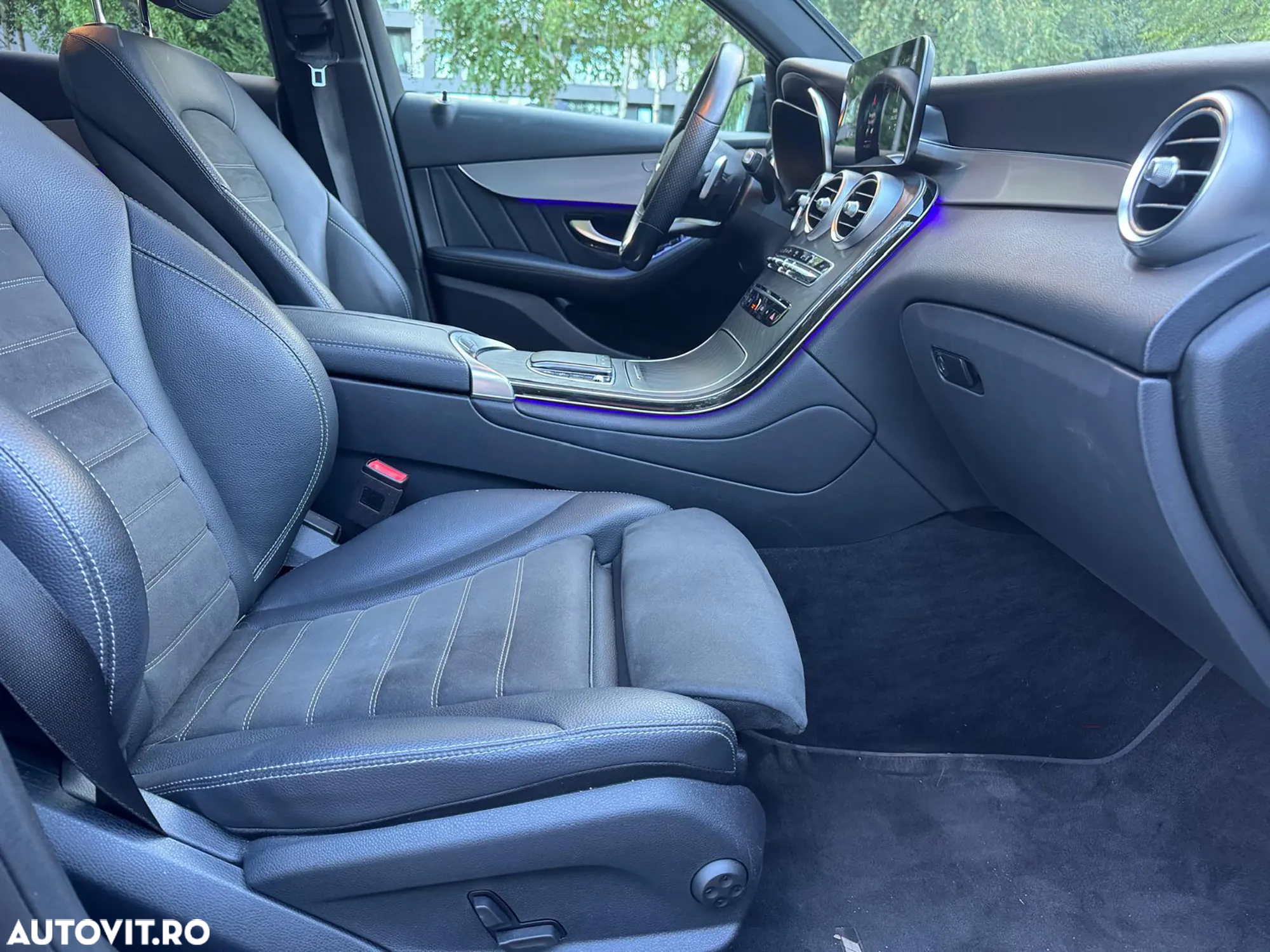 Mercedes-Benz GLC Coupe ver-300-e-4matic-9g--tronic-amg-line - 11