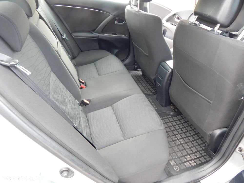 Toyota Avensis 1.8 Sol plus NAVI - 17