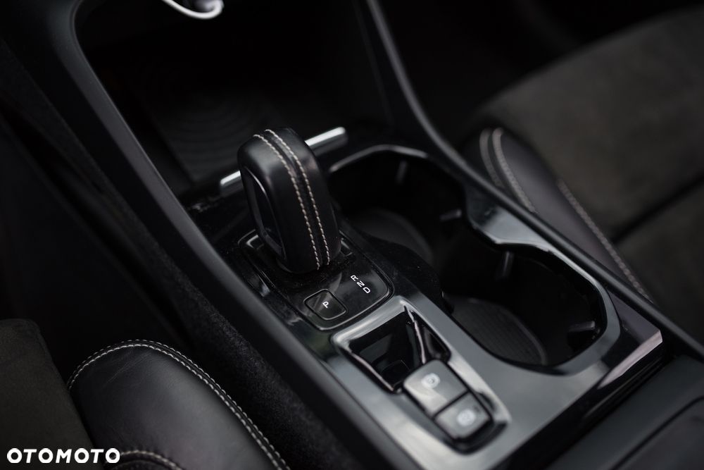 Volvo XC 40 T5 AWD R-Design - 10