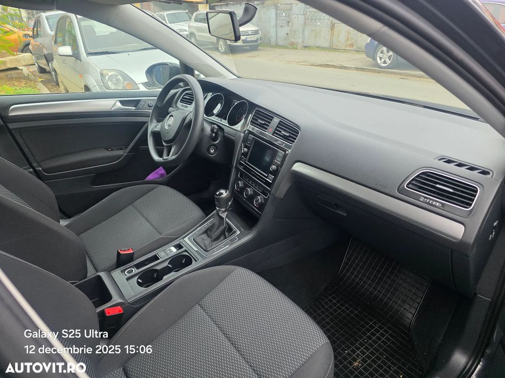 Volkswagen Golf - 10