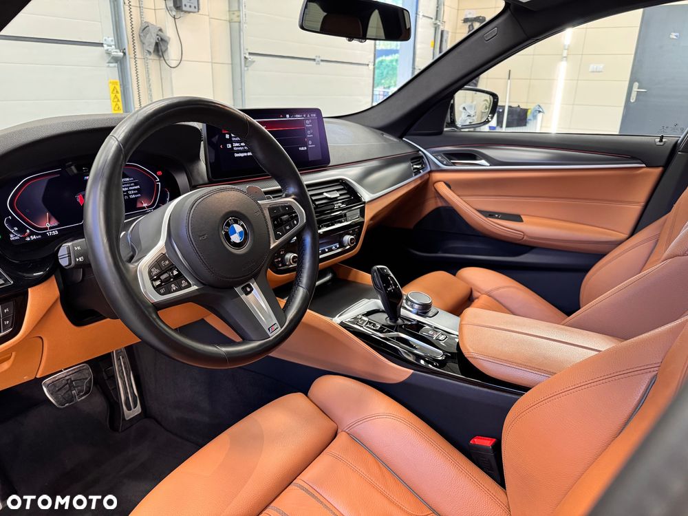 BMW Seria 5 530d xDrive mHEV M Sport sport - 16