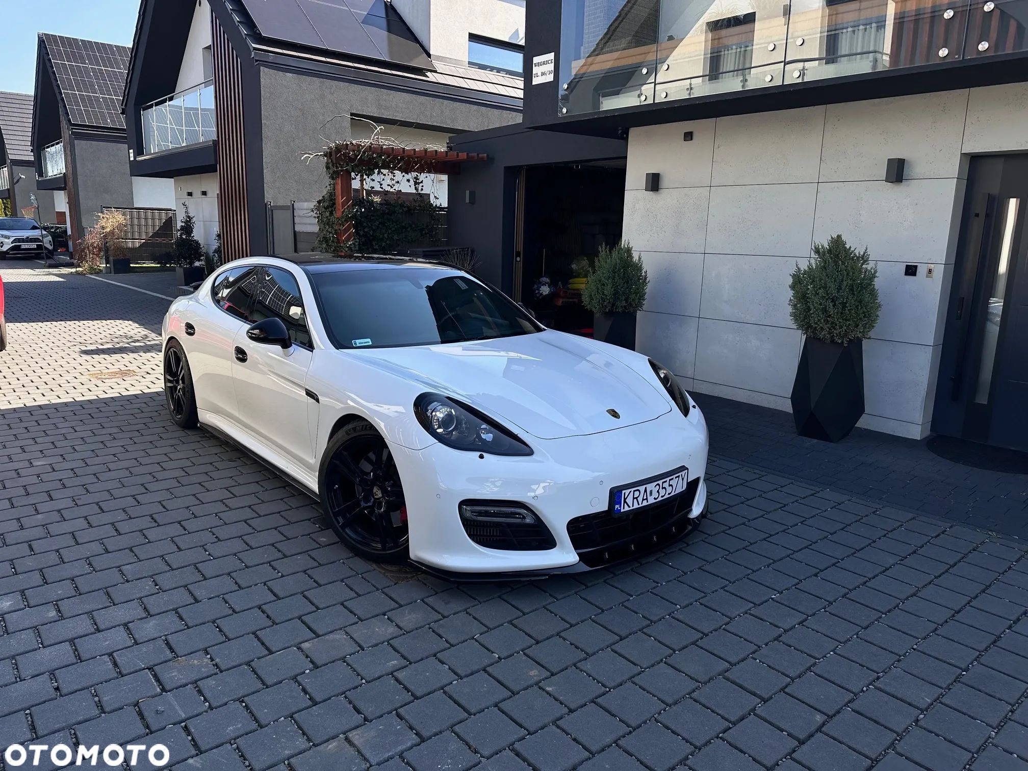 Porsche Panamera Turbo - 1
