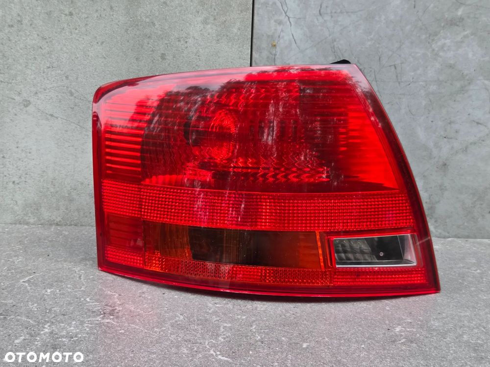 AUDI A4 B7 KOMBI LAMPA TYŁ TYLNA LEWA W BŁOTNIK KOMPLETNA Z WKŁADEM + WTYCZKA 8E9945095E - 2
