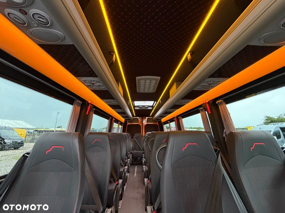 Mercedes-Benz Sprinter 517 - 18