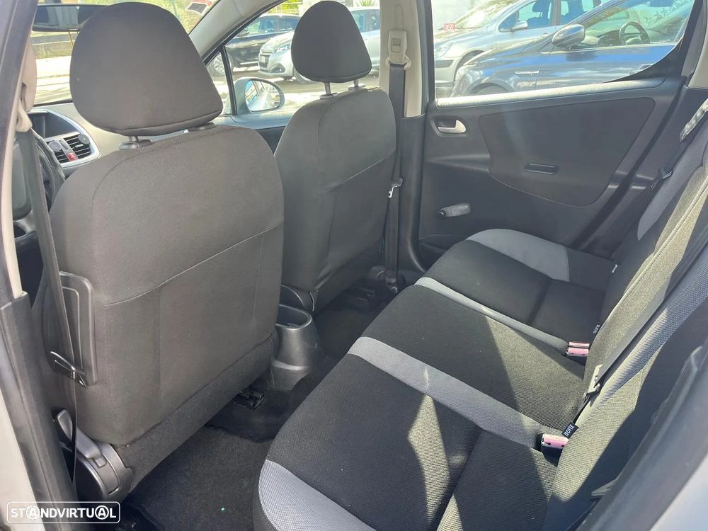 Peugeot 207 1.4 HDi Premium - 5