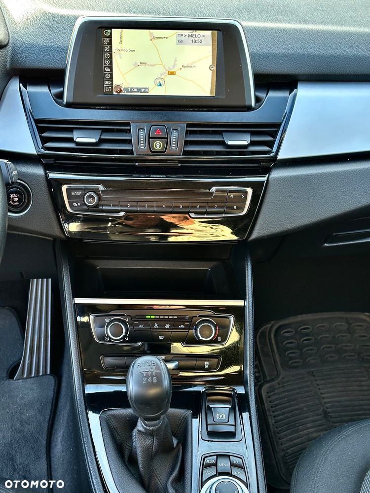 BMW Seria 2 218d - 8