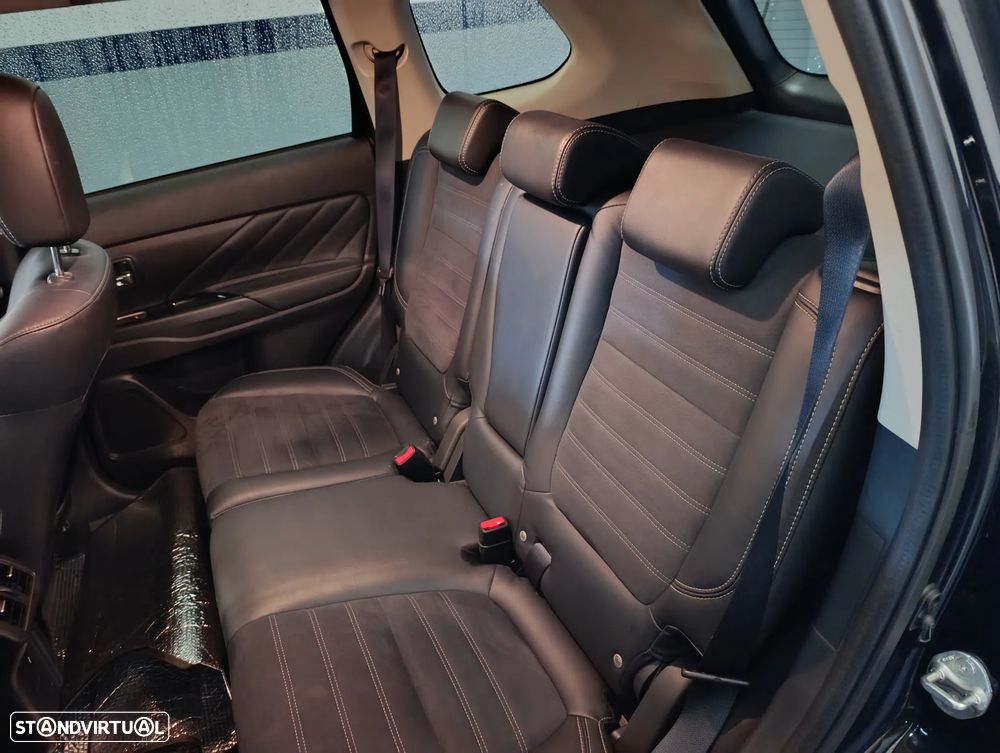 Mitsubishi Outlander - 12