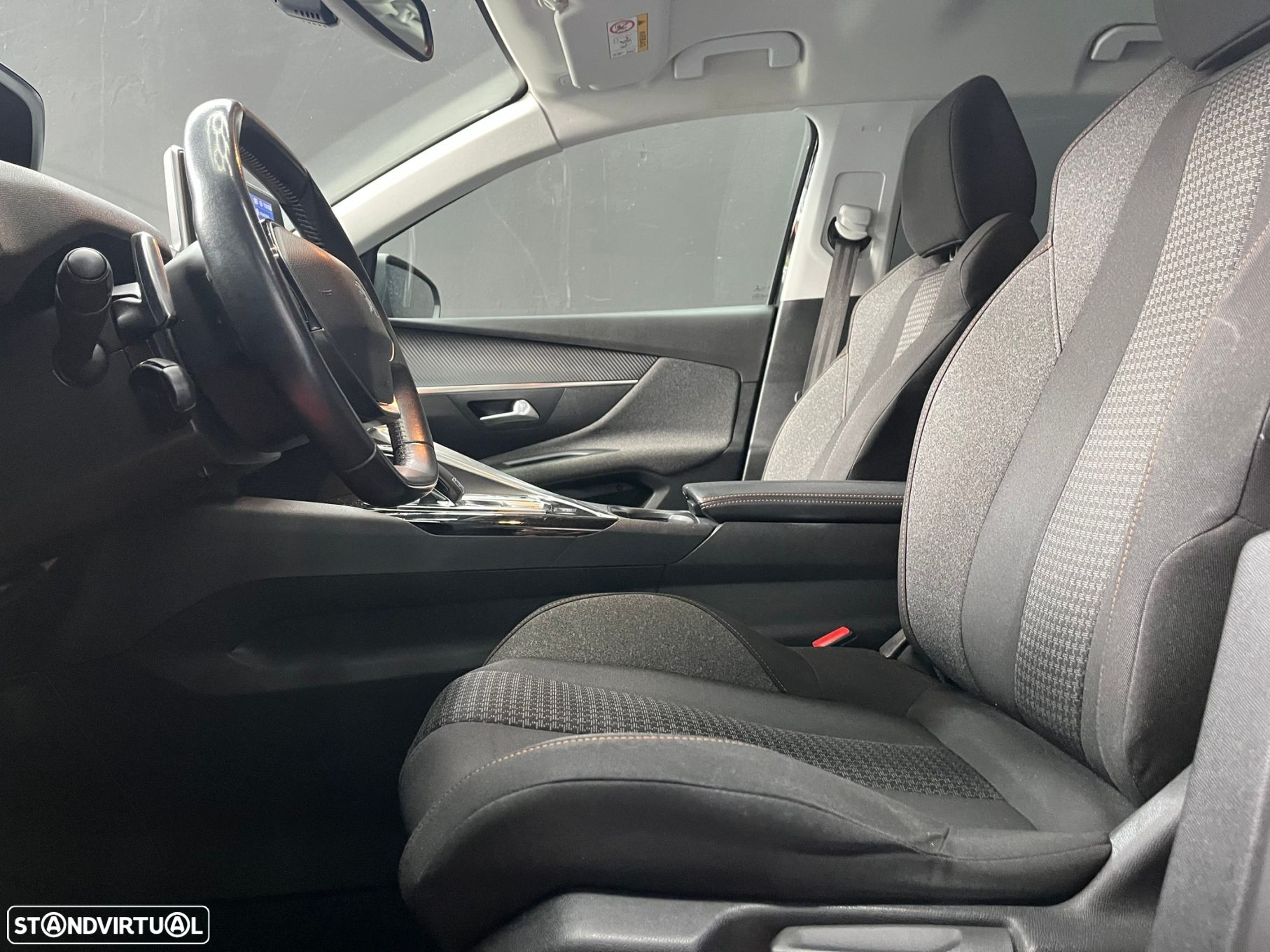Peugeot 3008 1.5 BlueHDi Active Pack EAT8 - 8
