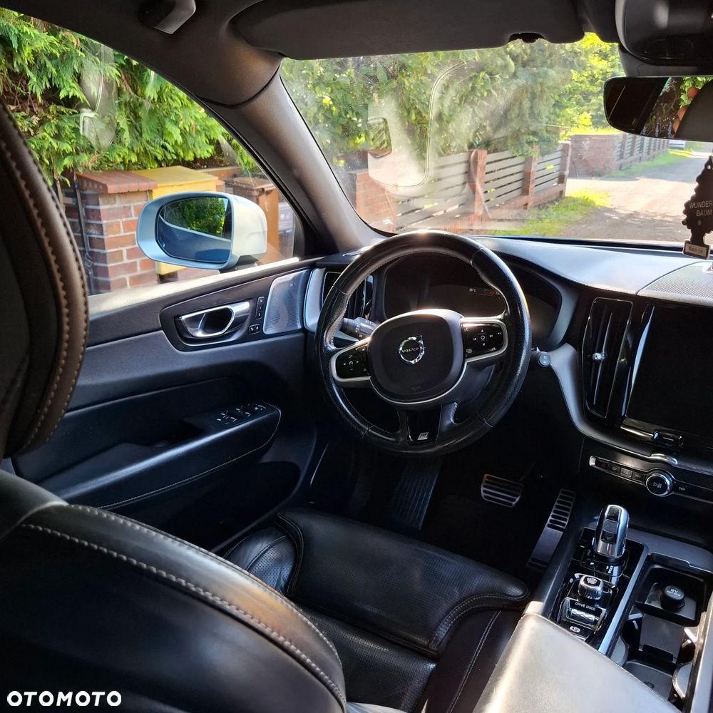 Volvo XC 60 T8 AWD Plug-In Hybrid R-Design - 35