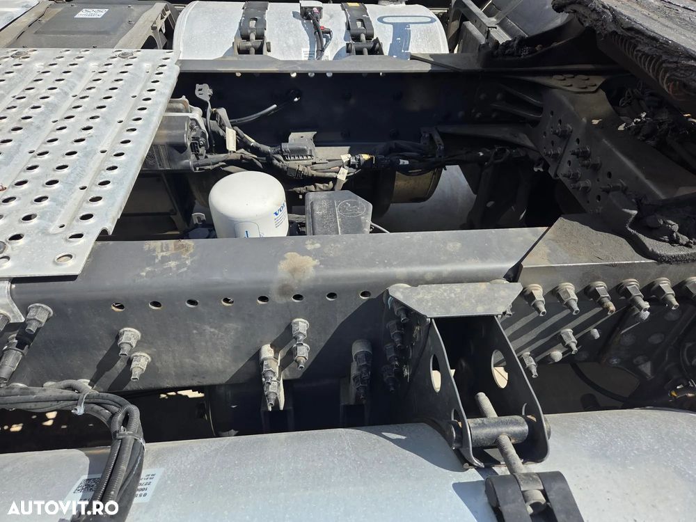 Volvo FH 500, 2022, 543.610km, rulata in GERMANIA, 2 paturi, Aeropachet spoilere cabina, spoilere sasiu, 2 rezervoare, Frigider, Aer conditionat STATIONARE, CIV, anv Michelin 70% ok, Automata, Navigatie, posibilitate leasing-PROMOTIE 53.900 EUR+Tva - 17