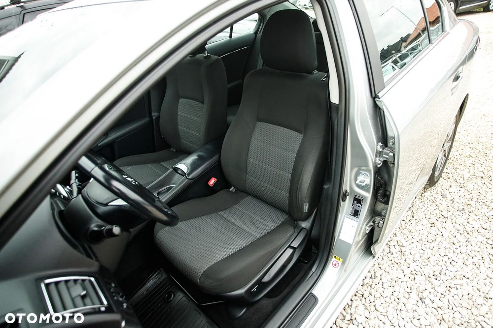 Toyota Avensis 1.8 Sol plus NAVI - 19