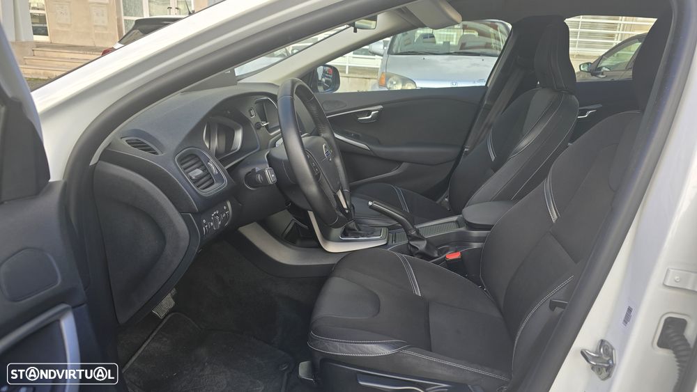 Volvo V40 2.0 D2 Momentum Geartronic - 13