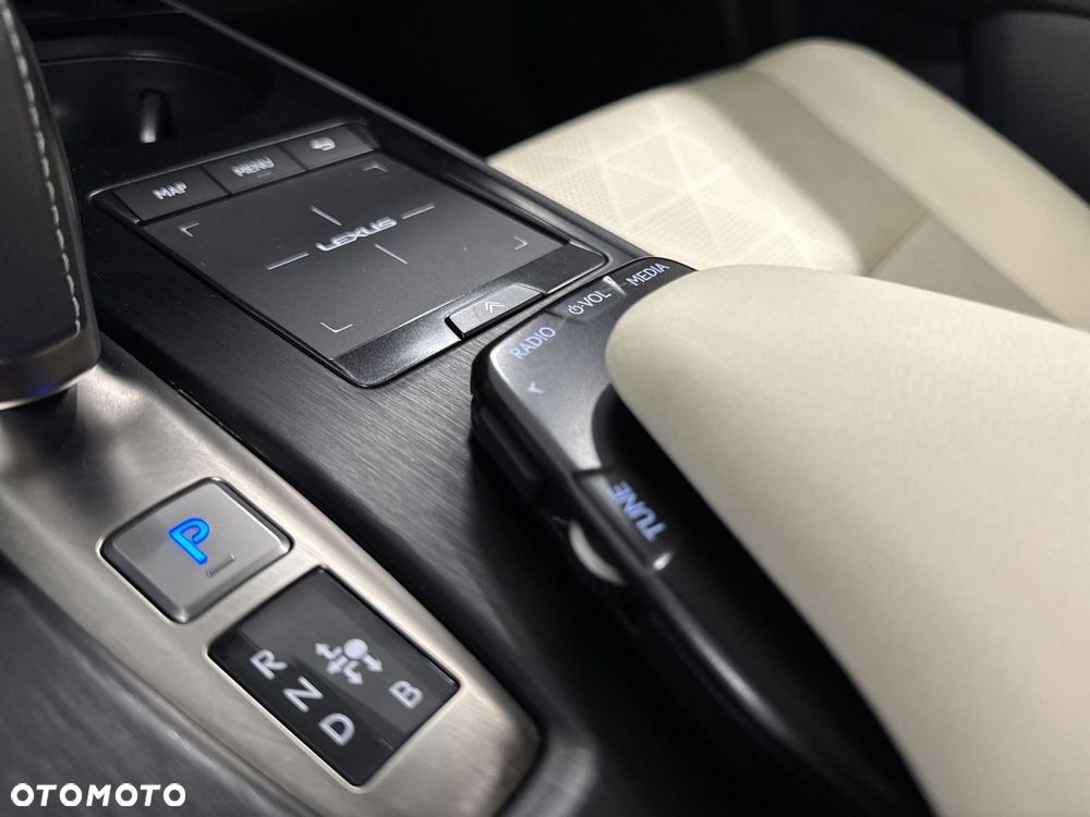 Lexus UX - 17