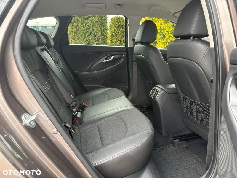 Hyundai i30 1.5 T-GDI 48V Executive DCT - 16