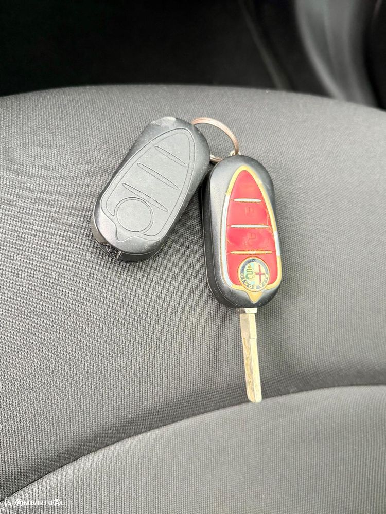 Alfa Romeo MiTo 1.3 JTD Distinctive S&S - 18