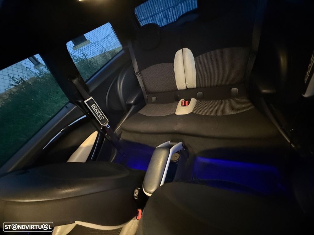 MINI 3 Portas Cooper D - 32