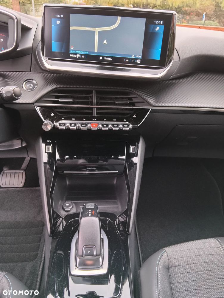 Peugeot 208 - 24