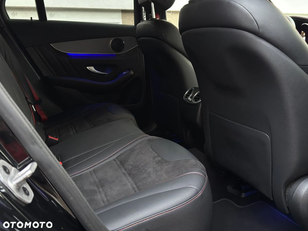 Mercedes-Benz GLC 220 d 4Matic 9G-TRONIC AMG Line Plus - 24