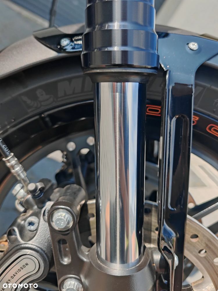 Harley-Davidson Softail FXDR - 40
