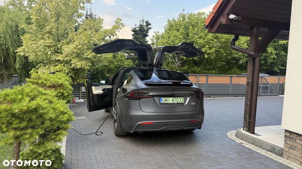 Tesla Model X Plaid - 8