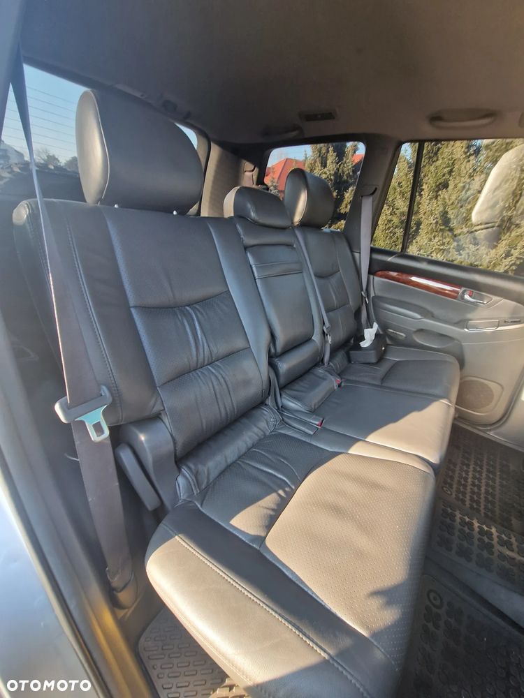 Toyota Land Cruiser - 35