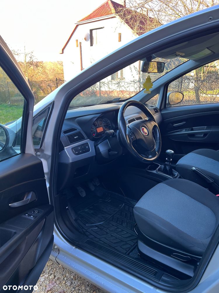 Fiat Punto 1.4 Young - 11